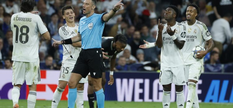 Fotografía de JuanJo Martín, en la que puede verse en una imagen de archivo del 22 de octubre de 2025 al árbitro esloveno Slavko Vincic, durante un partido de Liga de Campeones del Real Madrid. EFE
