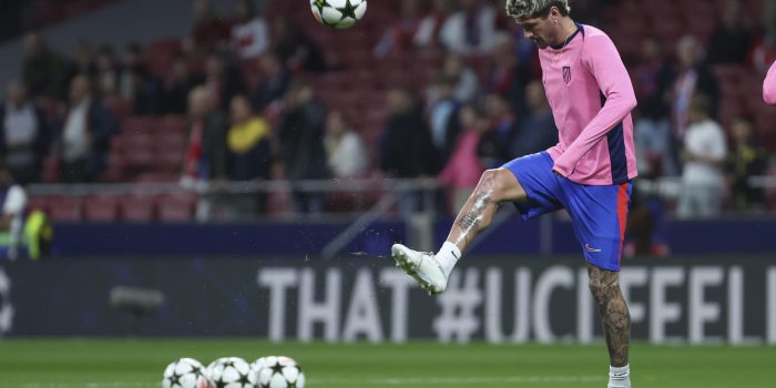 Fotografía de Kiko Huesca, en la que puede verse en una imagen de archivo del 23 de octubre de 2024 al centrocampista argentino Rodrigo de Paul, que acaba de confirmar su salida del Atlético de Madrid hacia el Inter de Miami. EFE