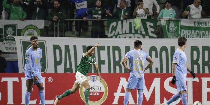 Murilo (c) celebra su gol, el primero de Palmeiras en el triunfo ante el Bolívar en el estadio Allianz Parque. EFE/ Sebastiao Moreira