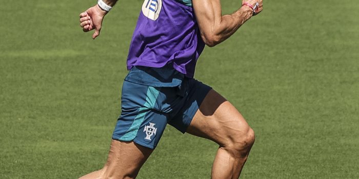 Cristiano Ronaldo hará historia al disputar la sexta Copa del Mundo de su legendaria carrera: CR7 será, por una vez, CR6. EFE/EPA/MIGUEL A. LOPES
