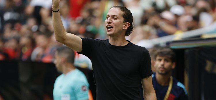 alt El brasileño Filipe Luís, elegido mejor entrenador de América