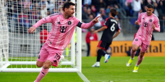 Lionel Messi celebra este sábado el gol anotado para la victoria del Inter Miami sobre el DC Uniteden el M&T Bank Stadium de Baltimore. EFE/ Octavio Guzmán