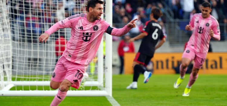 Lionel Messi celebra este sábado el gol anotado para la victoria del Inter Miami sobre el DC Uniteden el M&T Bank Stadium de Baltimore. EFE/ Octavio Guzmán