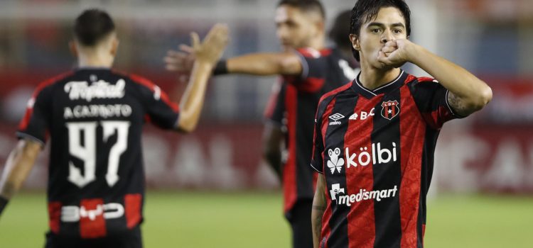 alt El Alajuelense le repite la dosis al Comunicaciones y se acerca a semifinales