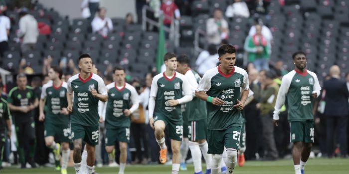 Jugadores de México calientan durante un partido amistoso entre México y Portugal en el estadio Banorte de Ciudad de México (México). EFE/ José Méndez