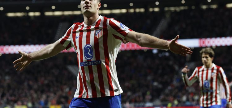 El delantero del Atlético de Madrid Alexander Sørloth celebra tras anotar el cuarto gol del equipo durante el partido de la jornada 25 de LaLiga que Atlético de Madrid y RCD Espanyol disputaron en el Metropolitano. EFE/ Chema Moya