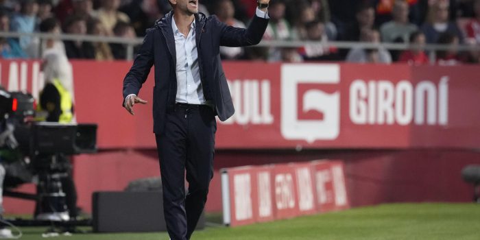 GIRONA , 01/05/2026.- El entrenador del Mallorca, el argentino Martin Demichelis, durante el partido de La Liga de fútbol entre el Girona FC y RCD Mallorca, este viernes en el estadio municipal de Montilivi. EFE/David Borrat.