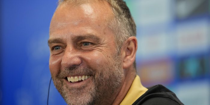 El entrenador del FC Barcelona, Hansi Flick, durante la rueda de prensa previa al último partido de Liga, contra el Athletic Club. EFE/Alejandro García