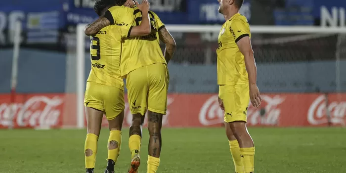 alt Peñarol suma su quinta victoria al hilo y sigue liderando el Torneo Apertura de fútbol en Uruguay