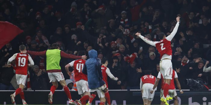 Los jugadores del Arsenal celebran un gol durante el partido de semifinales de la EFL Cup que han jugado Arsenal FC y Chelsea FC, en Londres, Reino Unido. EFE/EPA/TOLGA AKMEN