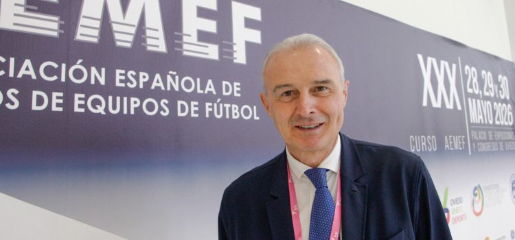 El doctor Óscar Celada, médico de la selección española de fútbol, durante la entrevista con la Agencia EFE. EFE/ Juan González
