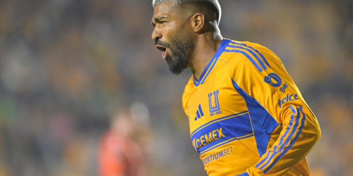 Rodrigo Aguirre de Tigres celebra un gol este martes, en un partido de la primera ronda de la Copa de Campeones Concacaf entre Tigres y Forge FC, en el estadio Universitario en San Nicolás de Los Garza (México). EFE/ Miguel Sierra