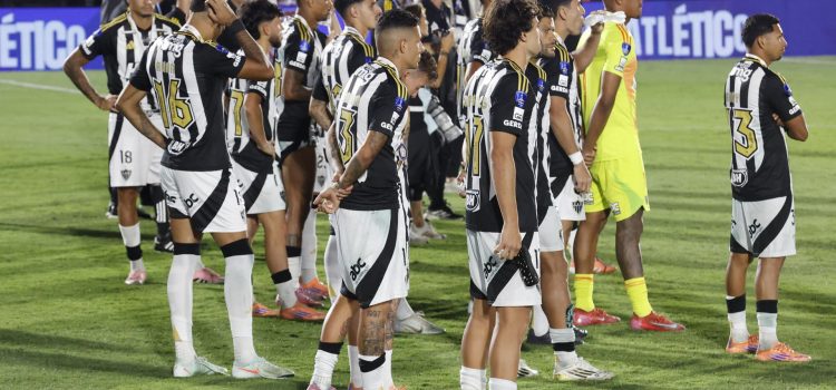Foto de archivo de los jugadores del Atlético Mineiro tras perder la Copa Sudamericana, ante Lanús, el pasado 22 de noviembre de 2025. EFE/ Mauricio Dueñas Castañeda