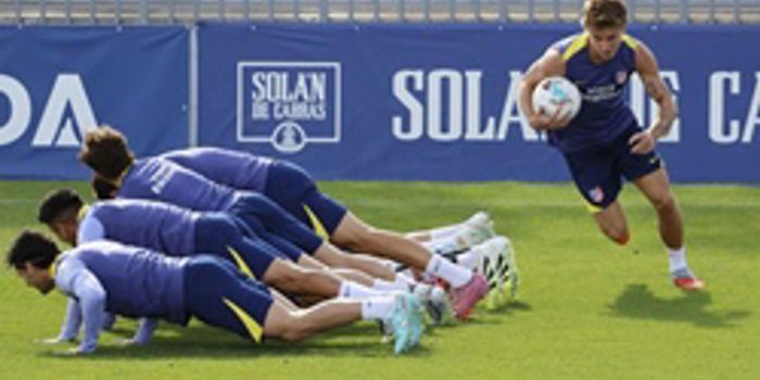 Pablo Barrios, en el entrenamiento de este viernes. EFE/Mariscal.