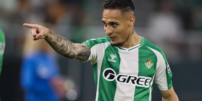 alt El brasileño Antony anota en la goleada del Real Betis