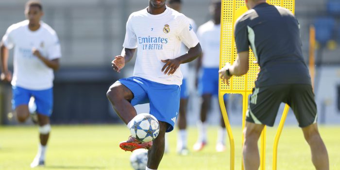 El delantero brasileño del Real Madrid Vinicius Jr. participa en el entrenamiento del equipo este lunes en Valdebebas.. EFE/ Antonio Villalba/Real Madrid SOLO USO EDITORIAL/SOLO DISPONIBLE PARA ILUSTRAR LA NOTICIA QUE ACOMPAÑA (CRÉDITO OBLIGATORIO)