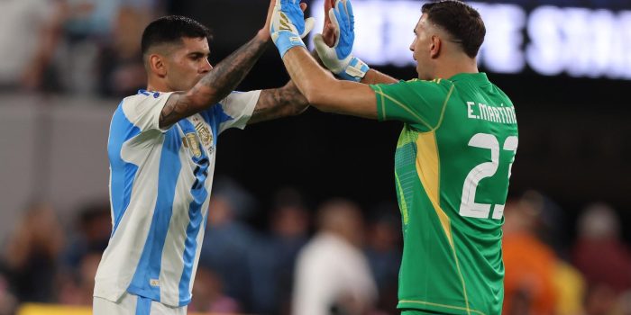 La selección Argentina vence a Ecuador desde el punto blanco del penal y es semifinalista de la Copa América.  
