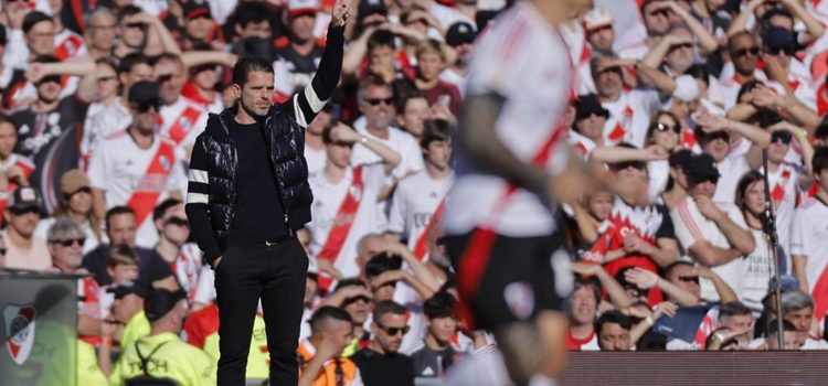 El entrenador Fernando Gago, en una imagen de archivo. EFE/ Juan Ignacio Roncoroni