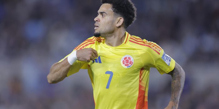 alt Luis Díaz llega a Barranquilla para el partido entre Colombia y Bolivia