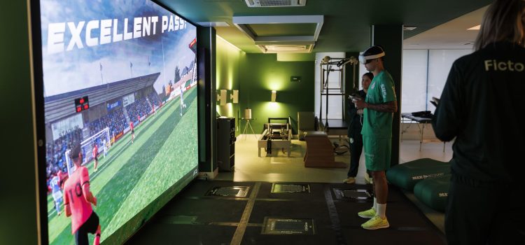 -Palmeiras, uno de los cuatro representantes brasileños en el Mundial de Clubes de la FIFA, ha incluido en su rutina de entrenamientos una disciplina poco habitual en el fútbol: la neurociencia. El objetivo: dar "masajes cerebrales" para recuperarse mejor y acelerar el juego en el campo. El 'Verdão', que debutará este domingo contra el Oporto en el Grupo A, acaba de inaugurar un 'Centro de Recuperación y Neurociencia' en sus modernas instalaciones de entrenamiento, en la ciudad de São Paulo.- EFE/ Isaac Fontana