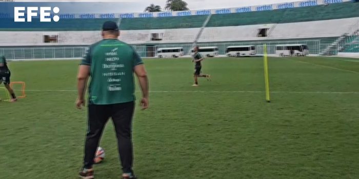 Video-Bolivia cumple su primer entrenamiento con la mira puesta en la repesca ante Surinam