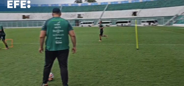 Video-Bolivia cumple su primer entrenamiento con la mira puesta en la repesca ante Surinam