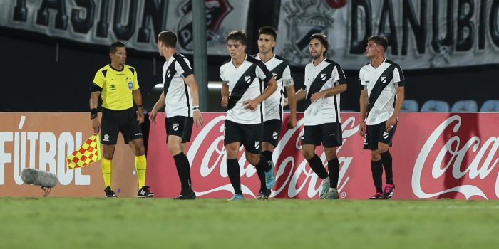 Jugadores de Danubio celebran un gol. Foto de archivo. EFE/ Gastón Britos