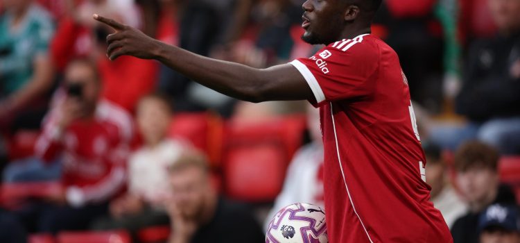 El futbolista francés Ibrahima Konate, en una imagen de archivo del 4 de agosto de 2025 como jugador del Liverpool. EFE/ ADAM VAUGHAN