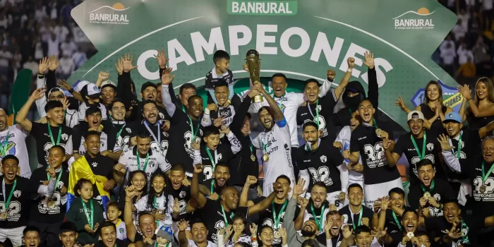 alt 1-0. Comunicaciones, del uruguayo Coito, conquista su título número 32 del fútbol en Guatemala