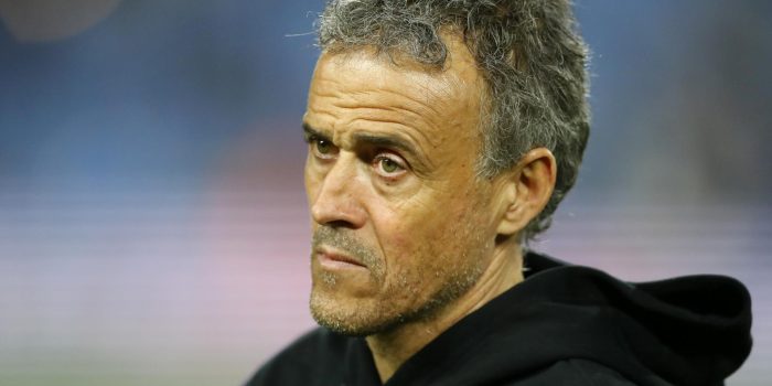 Fotografía de archivo del entrenador del Paris Saint Germain, el español Luis Enrique, quien cree que hay un claro favoritismo de clubes europeos para conquistar el Mundial de Clubes que comienzo el 14 de junio con la participación de 32 equipos. EFE/EPA/Guillaume Horcajuelo