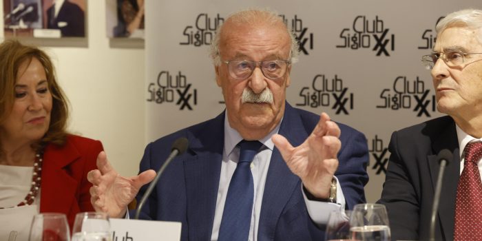 Fotografía de Javier Lizón, en la que puede verse en una imagen de archivo del pasado 5 de mayo al exfutbolista y exentrenador de la selección Vicente del Bosque, durante un evento. EFE