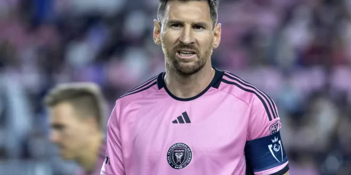 alt La lesión muscular de Messi podría complicar su presencia con la selección argentina