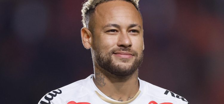 Fotografía tomada en Buenos Aires el 28 de abril a Neymar, figura del Santos, que esta semana afronta un compromiso crucial para volver a la lucha por un cupo en los octavos de final de la Copa Sudamericana. EFE/ Juan Ignacio Roncoroni