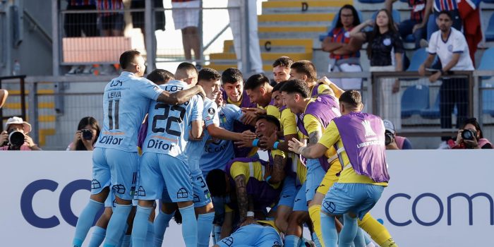 Los jugadores de O'Higgins celebran un gol en un partido de la segunda fase de la Copa Libertadores ante Bahía, en el estadio Codelco El Teniente en Rancagua (Chile). EFE/Elvis González