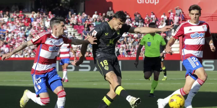 alt 1-1. Granada y Almería firman un inservible empate y no salen de 'pobres'