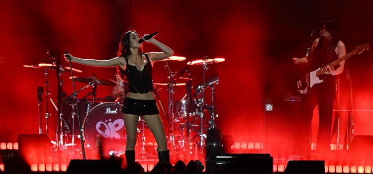 Fotografía de Fernando Villar, en la que puede verse en una imagen de archivo del 12 de julio de 2025 a la cantante y compositora estadounidense Olivia Rodrigo durante un concierto. EFE