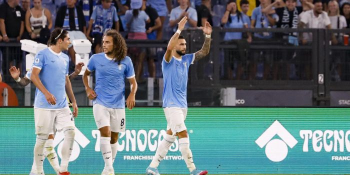 El jugador del SS Lazio Taty Castellanos (C) celebra el 3-0 durante el partido de la Serie A que han jugado SS Lazio y Hellas Verona, en Roma, Italia. EFE/EPA/FABIO FRUSTACI