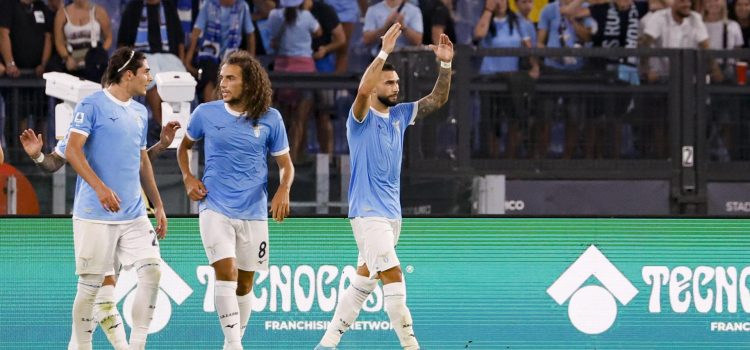 El jugador del SS Lazio Taty Castellanos (C) celebra el 3-0 durante el partido de la Serie A que han jugado SS Lazio y Hellas Verona, en Roma, Italia. EFE/EPA/FABIO FRUSTACI