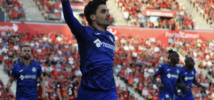 El centrocampista uruguayo del Getafe Mauro Arambarri (c) celebra tras marcar el 0-1 contra el Mallorca. EFE/ Cati Cladera
