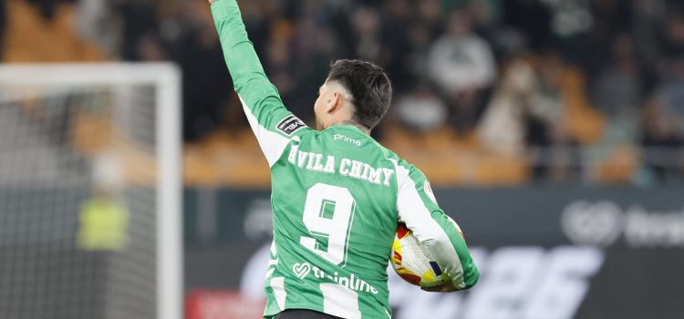 Fotografía de José Manuel Vidal, en la que puede verse en una imagen de archivo del pasado 14 de enero al futbolista del Betis Chimy Ávila, durante un partido. EFE