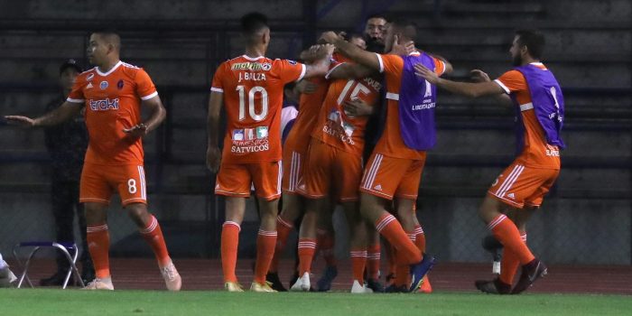 alt La Guaira del panameño Peralta, el primer clasificado a la fase final del torneo venezolano