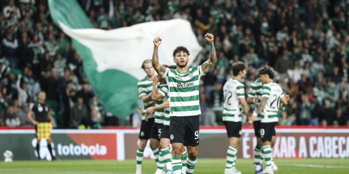 Luis Suárez (C), del Sporting, celebra el 2-0 durante el partido de fútbol de la Primera División portuguesa contra el Gil Vicente en Lisboa. EFE/EPA/ANTONIO PEDRO SANTOS
