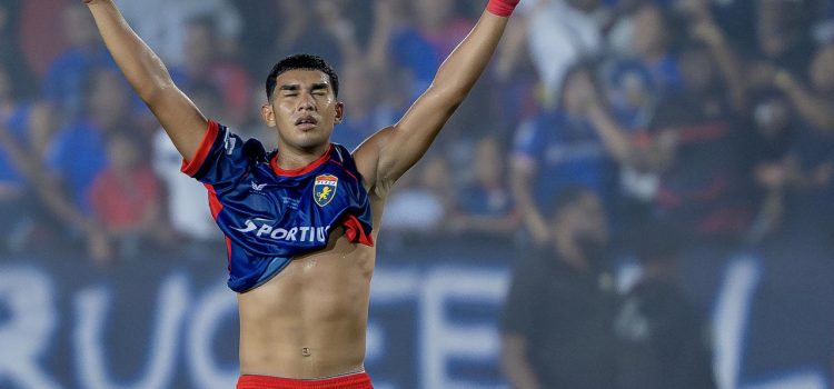 Daivis Murillo, de Plaza Amador, celebra un gol este sábado en la final de la Liga Panameña de Fútbol ante Alianza en el estadio Maracaná en Ciudad de Panamá. EFE/ Eliecer Augusto Aizprua Banfield
