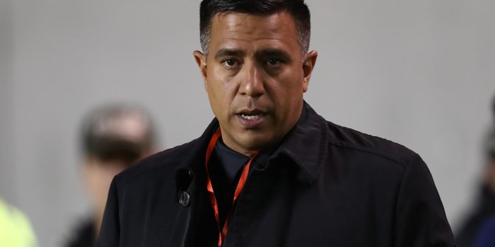 El director técnico César Farías de Aucas ayer en un partido de la fase de grupos de la Copa Libertadores entre Aucas y Racing en estadio Chillogallo en Quito (Ecuador). EFE/ José Jácome