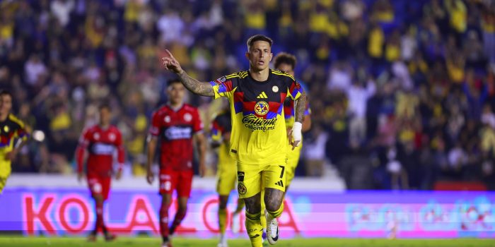 Brian Rodríguez del América celebra un gol anotado al Tijuana este miércoles, durante un juego por la jornada 2 del torneo Apertura 2025 de la Liga MX, en el estadio Ciudad de los Deportes en Ciudad de México (México). EFE/Sáshenka Gutiérrez