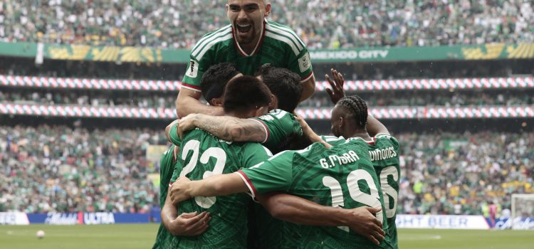 La selección de México quiere extender este jueves en Guadalajara frente a la de Corea del Sur el momento dulce que vivió el 11 de junio a expensas de Sudáfrica en su debut mundialista. EFE/ José Méndez