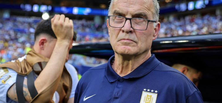alt DOLOR CELESTE: uruguayo Araújo rescata a Bielsa, pero saudí Al-Amri deja a Uruguay con sabor a derrota