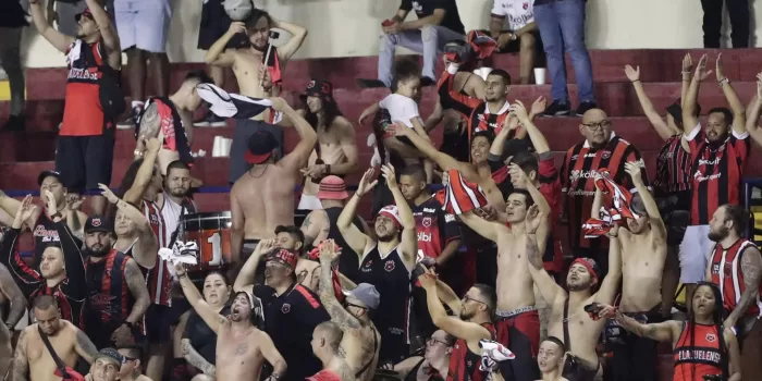 ALT 1-1. New England elimina a Alajuelense y se cita con el América mexicano en la copa de la Concacaf