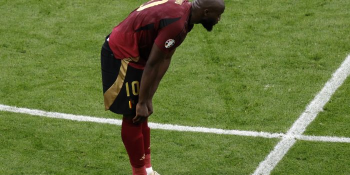 alt 0-1. Lukaku y Doku se estrellan