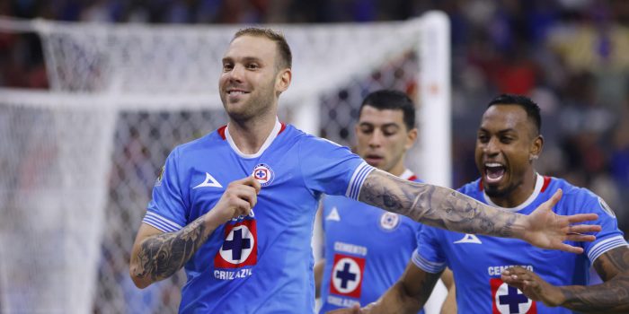 alt El uruguayo Rivero le da triunfo al Cruz Azul, que sube al quinto lugar